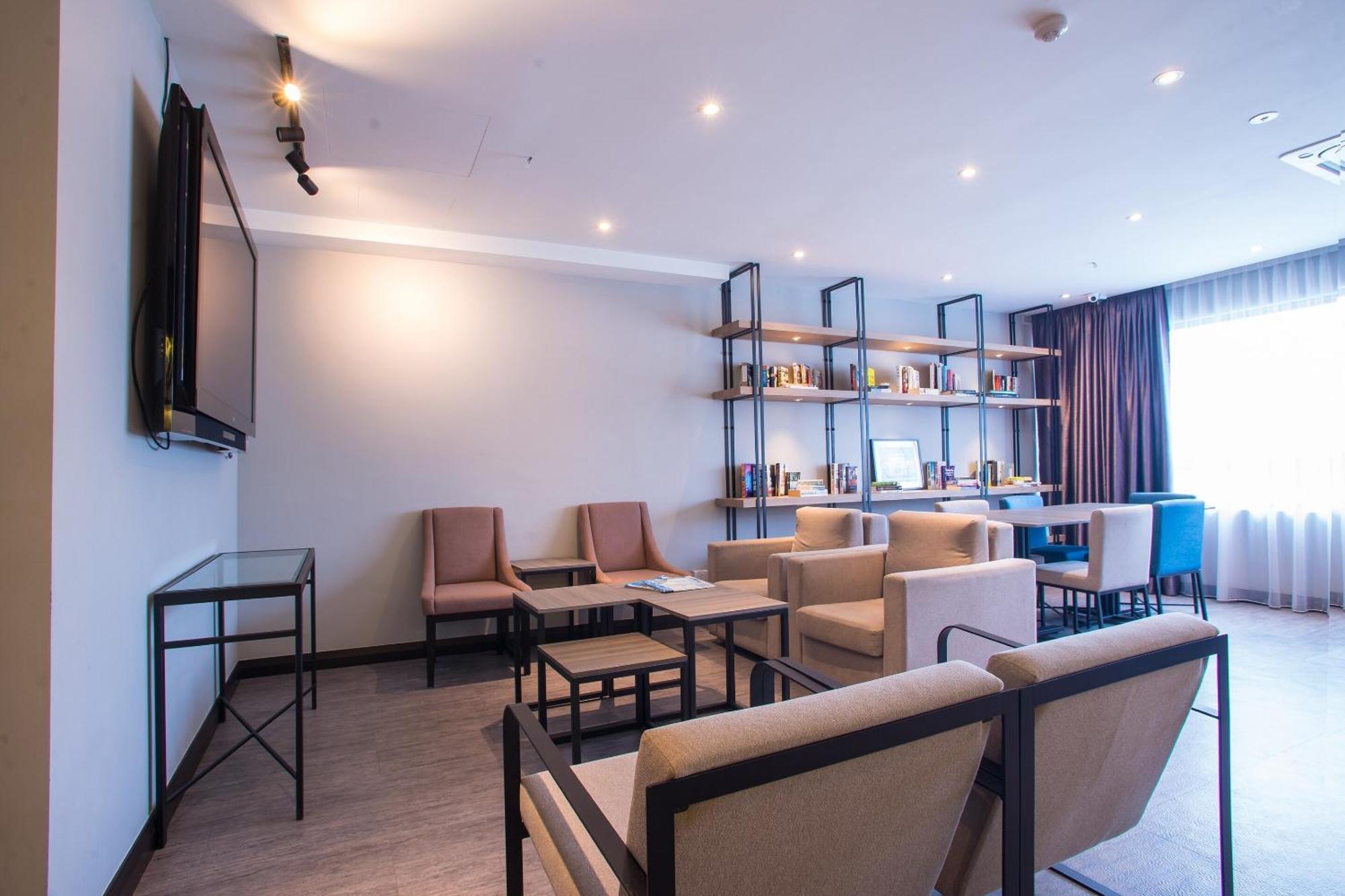 Oyo 89576 Mokka Hotel Куала-Лумпур Экстерьер фото